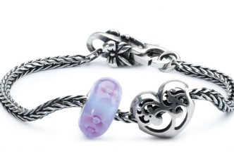 Bijoux Trollbeads - Conteur dans l’âme, Trollbeads ne se lasse pas de transmettre les plus belles légendes. Grâce à la magie de ses perles de verre et d’argent.