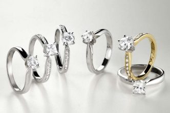 Domino Jewellery - Montures, alliances et bijoux diamants, or et platine - propose aux bijoutiers un grand éventail de designs.