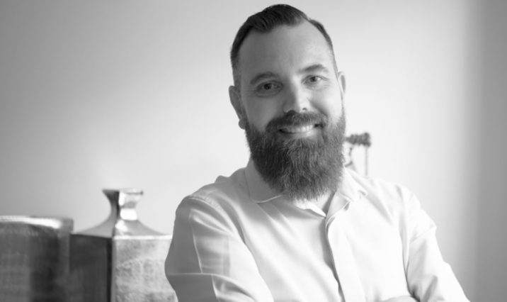 Guillaume Le Grignou, gemmologue de formation et fondateur d’une boutique-atelier à Aix-en Provence.