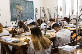 LA HAUTE ÉCOLE DE JOAILLERIE : UNE OFFRE UNIQUE AU MONDE