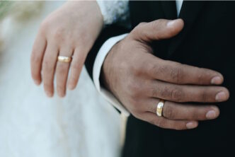 Les bagues de mariage : Une tradition depuis la nuit des temps