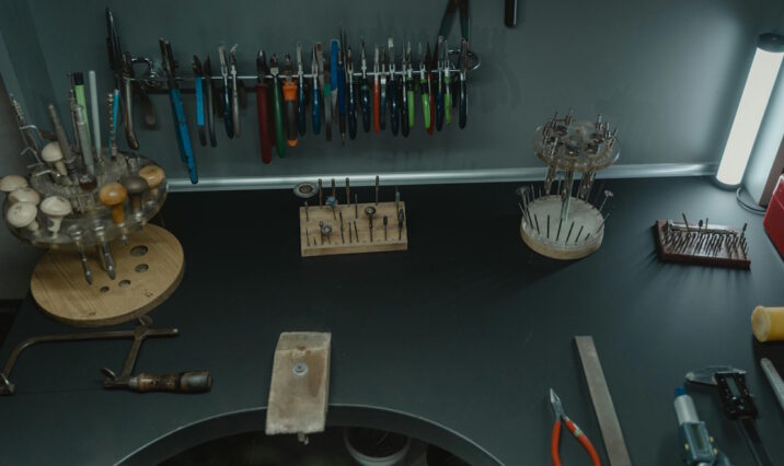 POLISSEUR : L’URGENTISTE DU MÉTAL