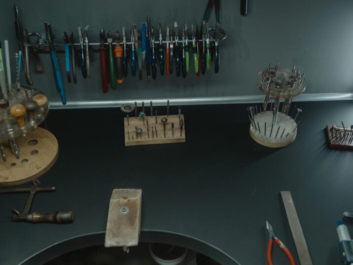 POLISSEUR : L’URGENTISTE DU MÉTAL