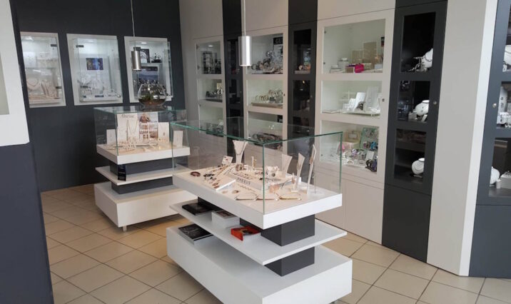 VENDS AGENCEMENT RECENT MODERNE