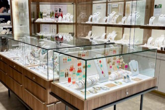 VENTE MOBILIER AGENCEMENT MAGASIN