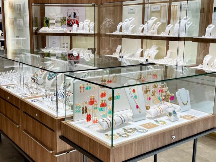 VENTE MOBILIER AGENCEMENT MAGASIN